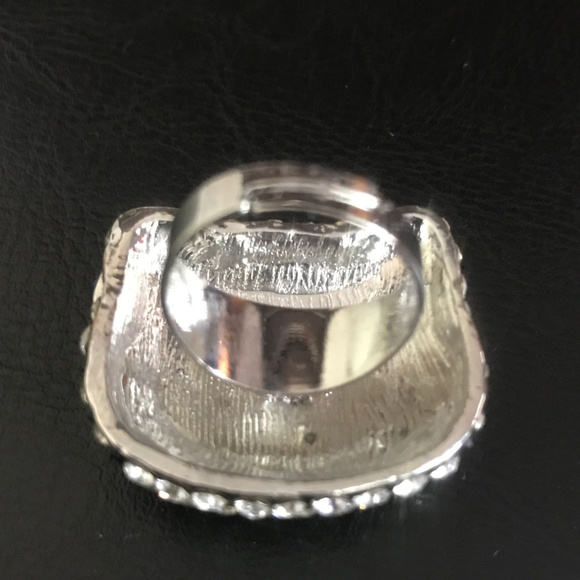 X LARGE BLUE BOW HELLO KITTY CRYSTAL RING - Picture 2 of 2